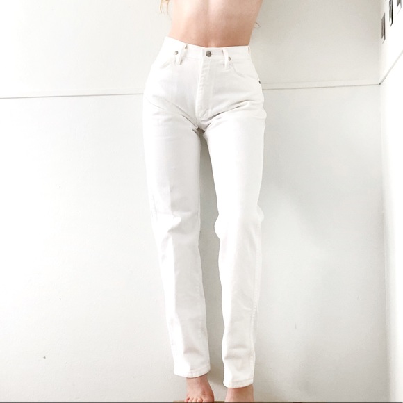 Wrangler • Vintage White High Rise Jeans - Picture 4 of 6